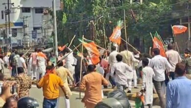 पटना में बीजेपी-कांग्रेस कार्यकर्ताओं के बीच हिंसक झड़प, पत्थरबाजी और लाठीचार्ज में कई घायल