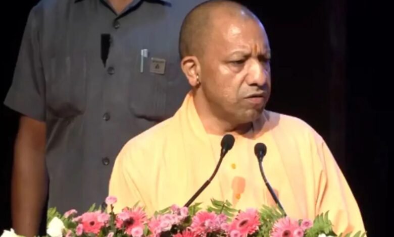 पेपर लीक पर विपक्ष पर बरसे योगी, बोले- नकल माफिया को मिलेगी 10 साल की सजा