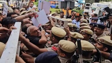 हरियाणा विधानसभा के पहले दिन भारी हंगामा, स्पीकर ने कांग्रेस के छह विधायकों को किया सस्पेंड