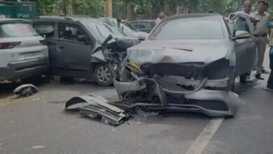 नरेला में तेज रफ्तार Mercedes का कहर, कई वाहनों को मारी टक्कर; 70 वर्षीय महिला की मौत