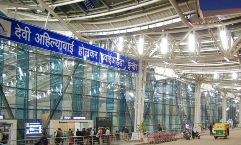 इंदौर एयरपोर्ट पर DRI की बड़ी कार्रवाई, अबूधाबी से आए यात्री के पास मिला करीब 2 करोड़ रुपये का सोना