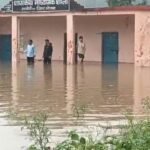 भोपाल में 12 घंटे की बारिश से हाहाकार, कमर तक पानी में डूबे इलाके; स्कूल बंद