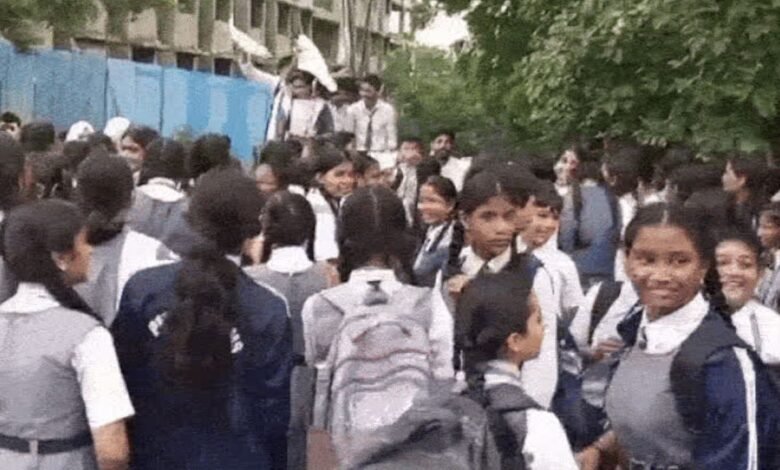 भोपाल में Gen Alpha का पहला प्रदर्शन, स्कूल मर्जर के खिलाफ छात्रों ने उठाई आवाज