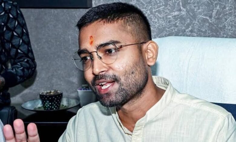 दीपक प्रकाश पर सुप्रीम कोर्ट की टिप्पणी से बिहार में सियासी संग्राम, RJD ने मांगा इस्तीफा, BJP का पलटवार