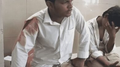 गोरखपुर में स्कूल गेट के बाहर छात्रों के दो गुट भिड़े, चाकूबाजी में 4 घायल