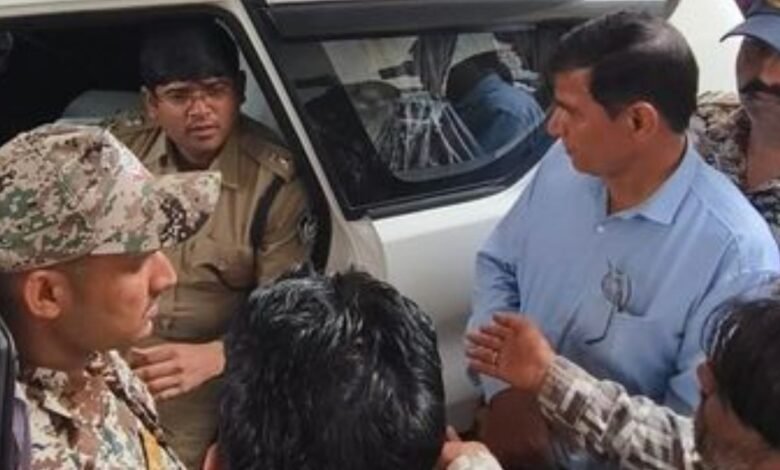 दतिया में कथित बाबा पर डेढ़ करोड़ की ठगी का आरोप, ग्रामीणों ने एसपी कार्यालय पहुंचकर की शिकायत