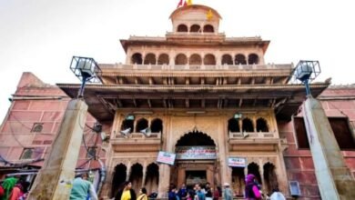 बांके बिहारी मंदिर के चढ़ावे पर सुप्रीम कोर्ट सख्त, कहा- एक-एक पैसा मंदिर के खजाने में जाए