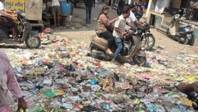 पानीपत में सफाई कर्मचारियों का उग्र प्रदर्शन, GT रोड पर कूड़ा डालकर लगाया जाम
