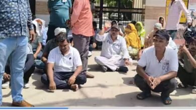 सोनीपत के स्कूल में बच्चों से सफाई कराने पर हंगामा, सफाई कर्मचारियों ने धरना देकर जताया विरोध