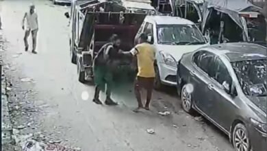 दिल्ली के कल्याणपुरी में सफाई कर्मचारी की दिनदहाड़े चाकू से हत्या, साथियों ने काम बंद किया, आरोपी की गिरफ्तारी की मांग