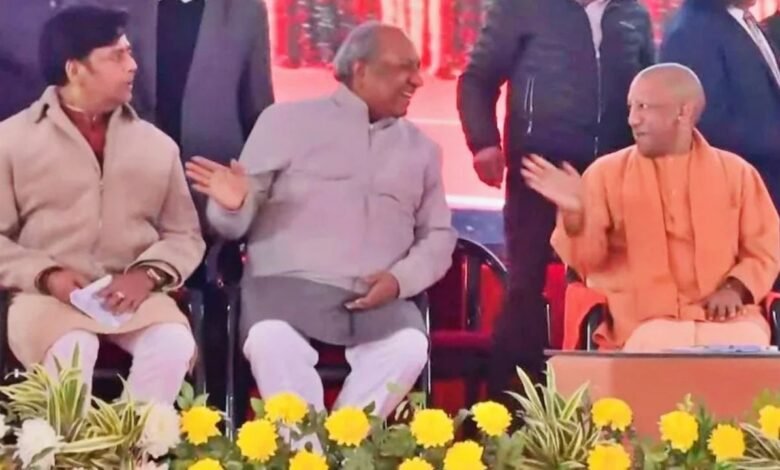 गोरखपुर में CM योगी ने रवि किशन और संजय निषाद की ली चुटकी, बोले- दोनों साथ करेंगे शूटिंग
