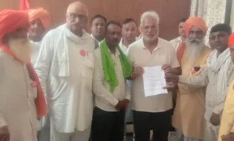 हिसार में किसान-मजदूरों ने सांसद-विधायकों को सौंपा ज्ञापन, MSP की कानूनी गारंटी समेत कई मांगें