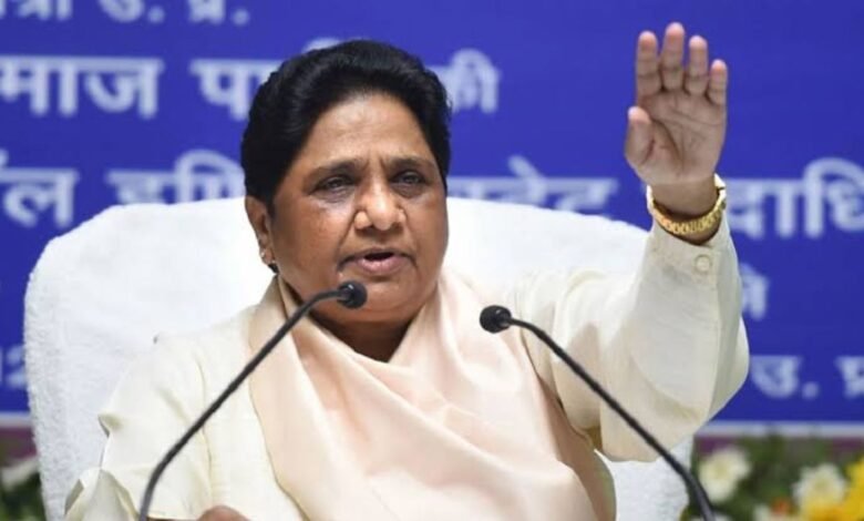 आकाश आनंद के बाद मायावती का बड़ा फैसला, भतीजों को राजनीति से दूर रखेंगी, दीपिका को मिल सकता है मौका