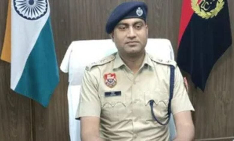 नारनौल में हेड कांस्टेबल पर नशा बेचने का आरोप, शराब की पुष्टि के बाद सस्पेंड