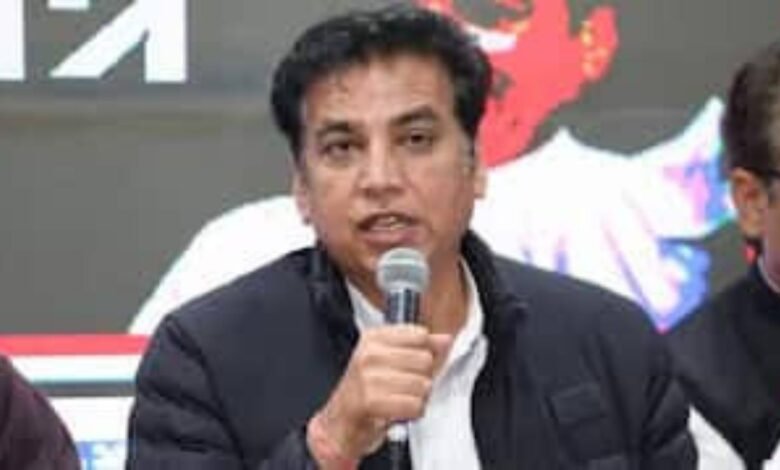 प्रवेश वर्मा के थप्पड़ विवाद पर देवेंद्र यादव का हमला, बोले- जनता के सवाल का जवाब थप्पड़ से नहीं