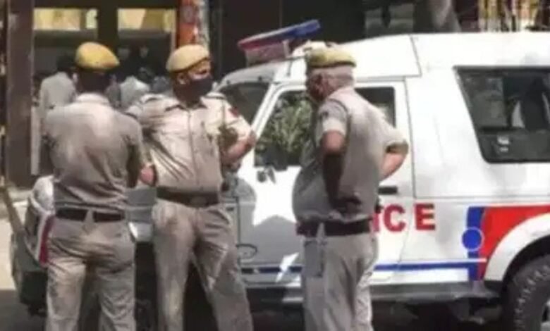 कालकाजी में प्रॉपर्टी डीलर की पीट-पीटकर हत्या, बिल्डिंग में रहने वालों पर आरोप; CCTV खंगाल रही पुलिस