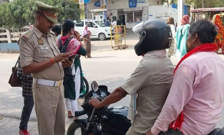 UP Helmet Rule: बाइक पर पीछे बैठने वाले को भी पहनना होगा हेलमेट, कटेगा ऑनलाइन चालान