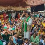 Noida News: डूब क्षेत्र में बिजली कनेक्शन की मांग को लेकर 15वें दिन भी धरना, 5 महिलाओं की तबीयत बिगड़ी