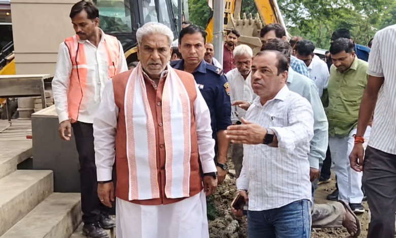 पानीपत में ग्रामीणों ने रोका मंत्री कृष्ण लाल पंवार का काफिला, दुकानों-मकानों पर कार्रवाई से बढ़ी चिंता
