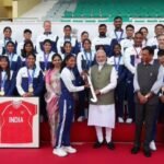 Asian Games 2026 के पदक विजेताओं से पीएम मोदी ने की मुलाकात, महिला और पुरुष हॉकी टीम ने भेंट की जर्सी