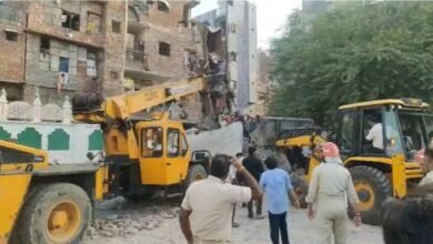 सीमापुरी बिल्डिंग हादसा: 4 की मौत, गर्भवती महिला और बेटी समेत 8 घायल