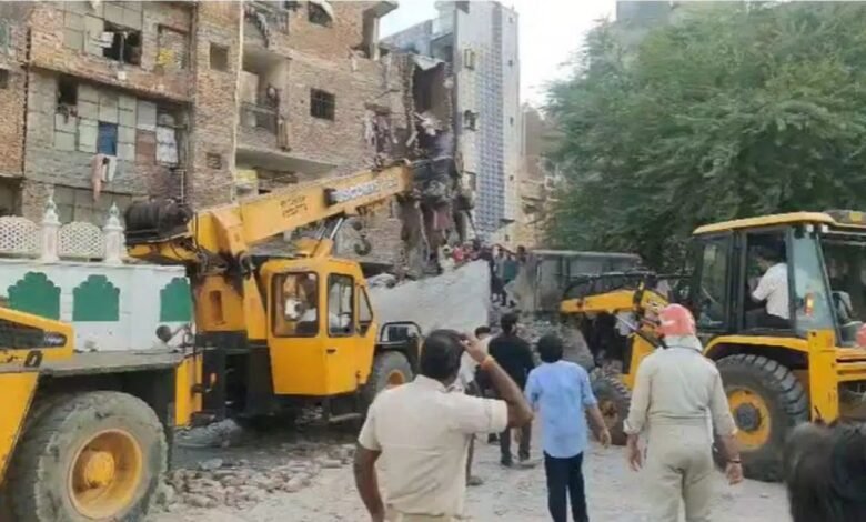 सीमापुरी बिल्डिंग हादसा: 4 की मौत, गर्भवती महिला और बेटी समेत 8 घायल