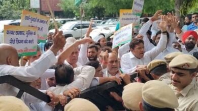 फरीदाबाद में कांग्रेस प्रदर्शन के दौरान दो महिला नेताओं में मारपीट, बीच मार्च हुआ हंगामा